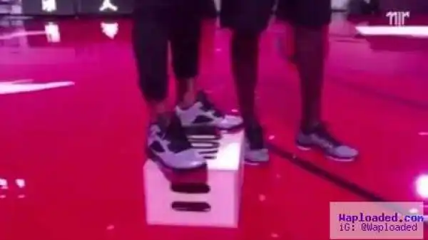 Wonder how come Neymar and Michael Jordan were on same height in that pic?